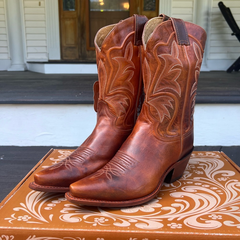 Justin Ladies Fashion Boot with Saddle Torino Cow Foot and a Narrow Snipped Toe
